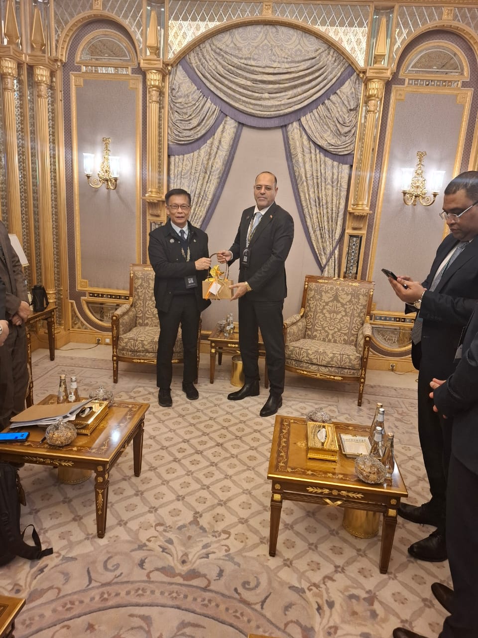 وزير القوى العامله 